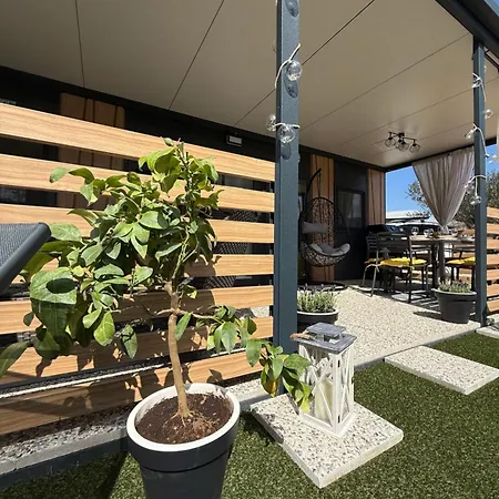Lux Mobile House