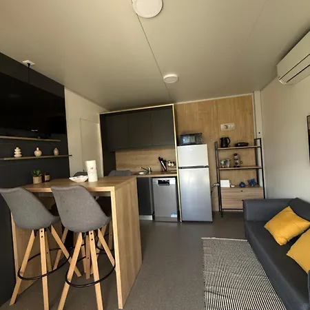 Lux Mobile House 別荘 Sukošan
